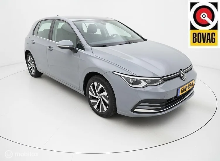 Volkswagen Golf (2021) — foto 1