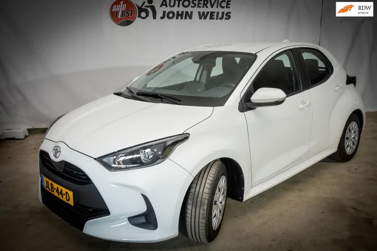 Toyota Yaris (2022) — foto 1