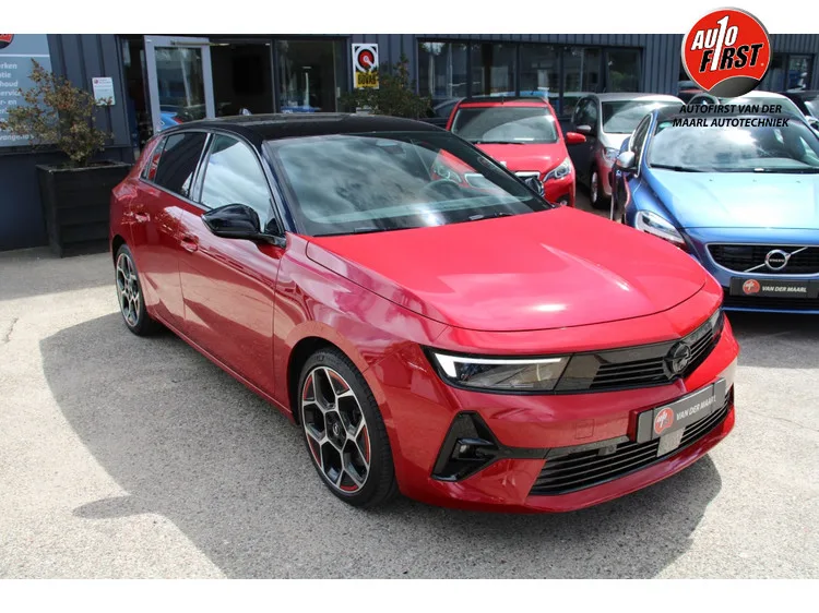 Opel Astra (2022) — foto 1