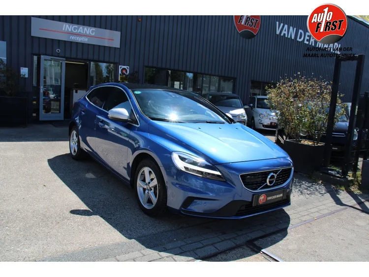 Volvo V40 (2019) — foto 1
