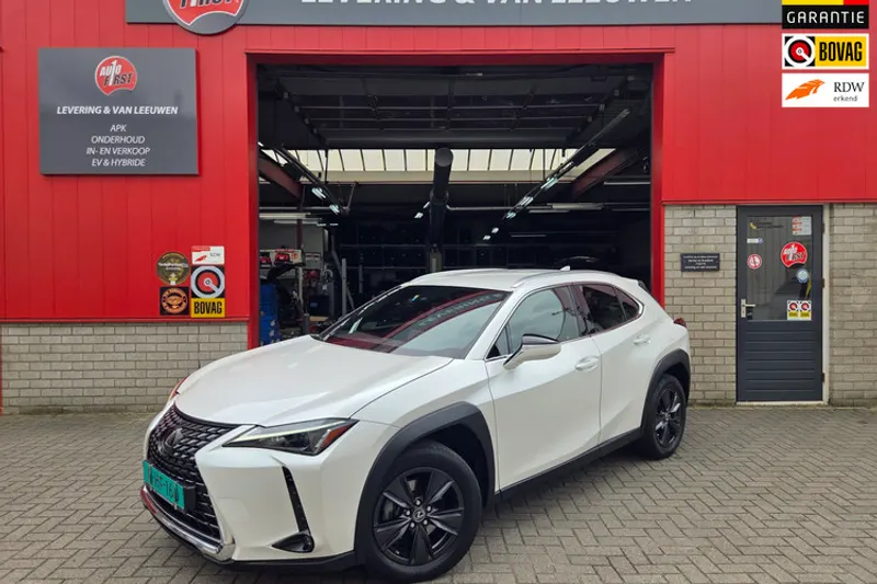 Lexus UX (2022)