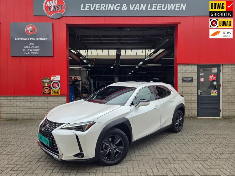 Lexus UX (2022) — foto 1