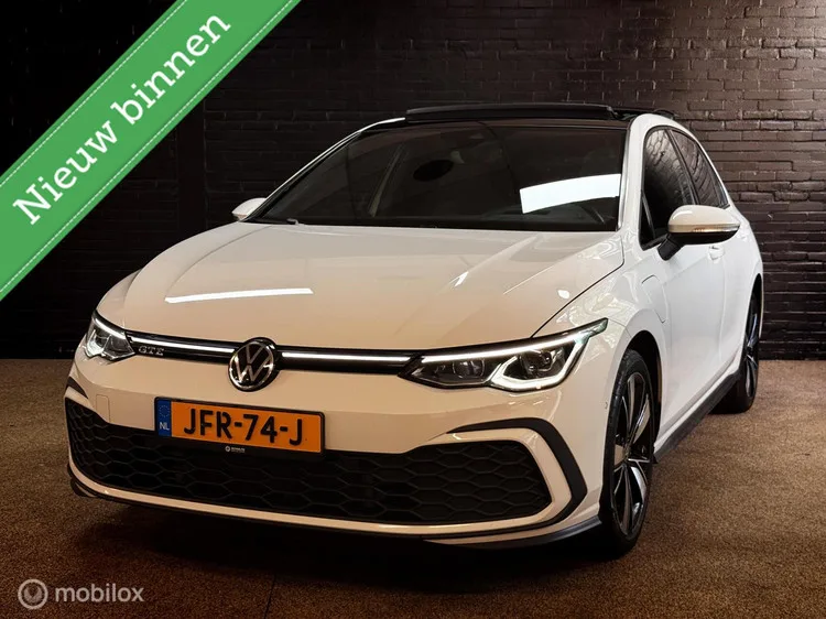 Volkswagen Golf (2022) — foto 1