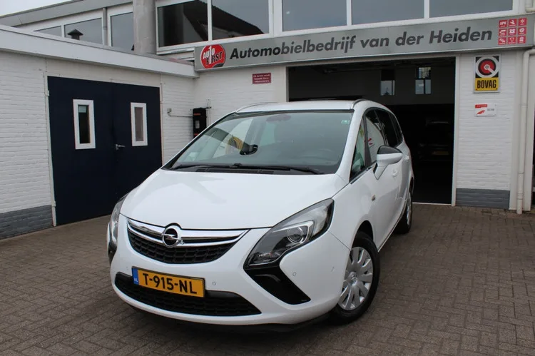 Opel Zafira (2015) — foto 1