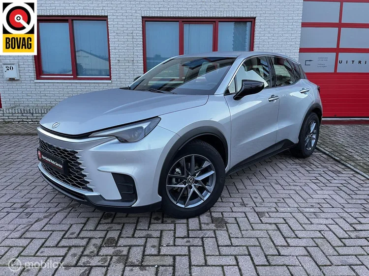 Lexus LBX (2024) — foto 1