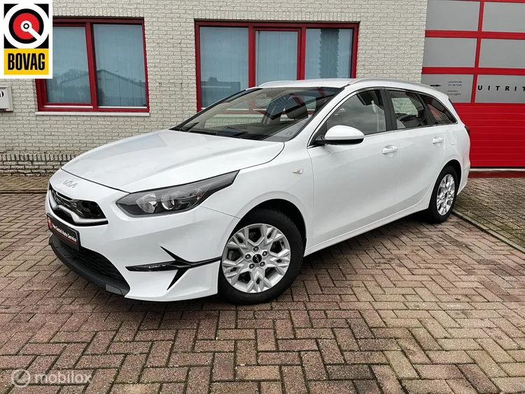 Kia Ceed Sportswagon (2024) — foto 1