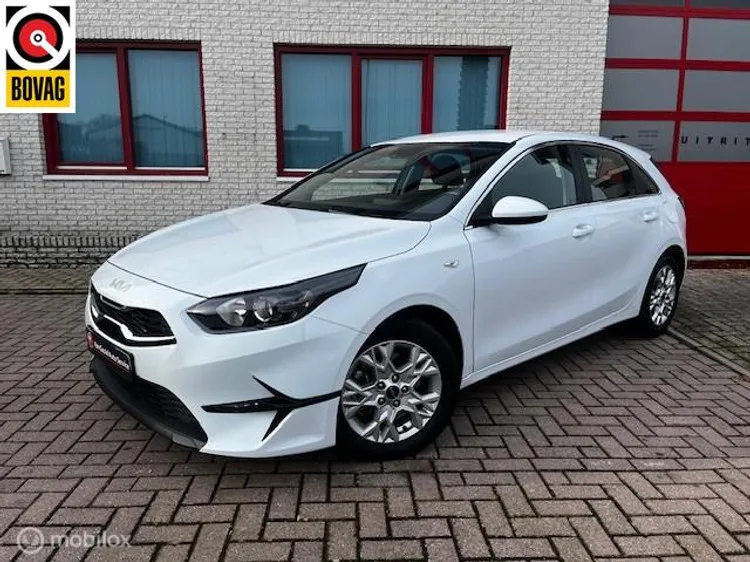 Kia Ceed (2022) — foto 1
