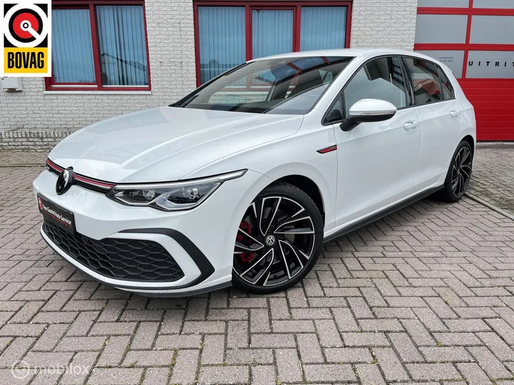Volkswagen Golf (2024) — foto 1