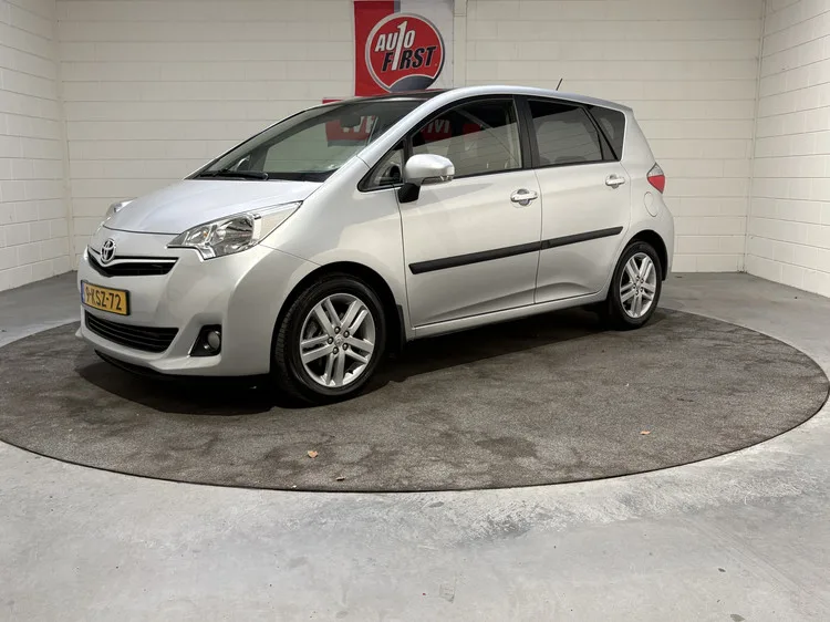 Toyota Verso-s (2010) — foto 1