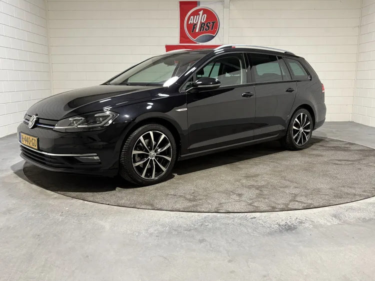 Volkswagen Golf (2018) — foto 1