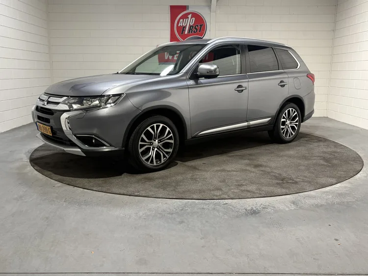 Mitsubishi Outlander (2017) — foto 1