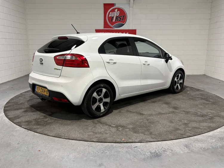 Kia Rio (2013) — foto 1