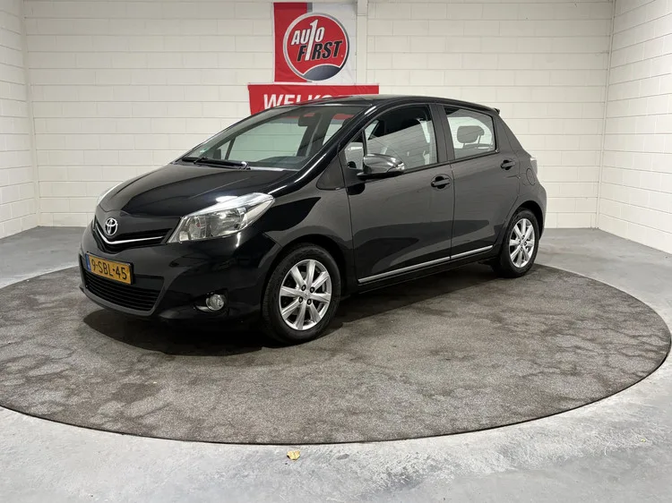 Toyota Yaris (2013) — foto 1