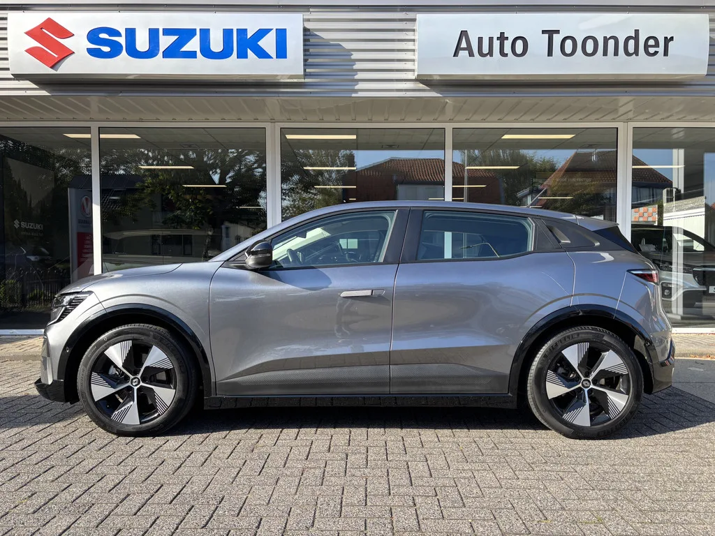 Renault Mégane E-Tech (2023) — foto 1