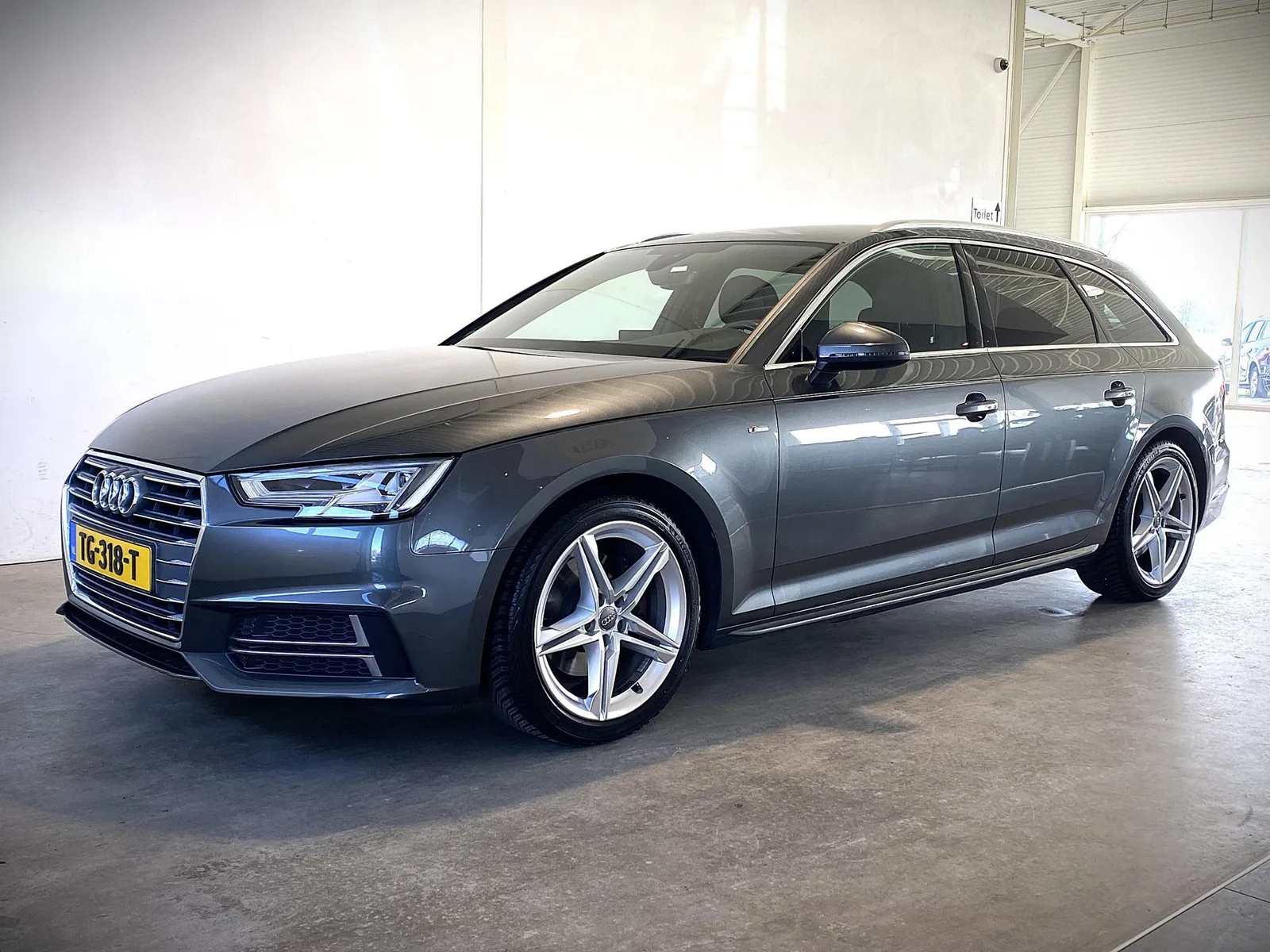 Audi A4 (2018) — foto 1