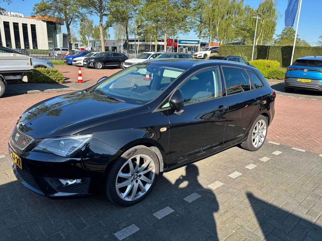 SEAT Ibiza (2014) — foto 1