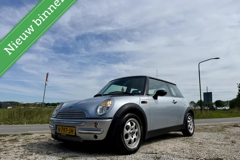MINI Cooper (2003)