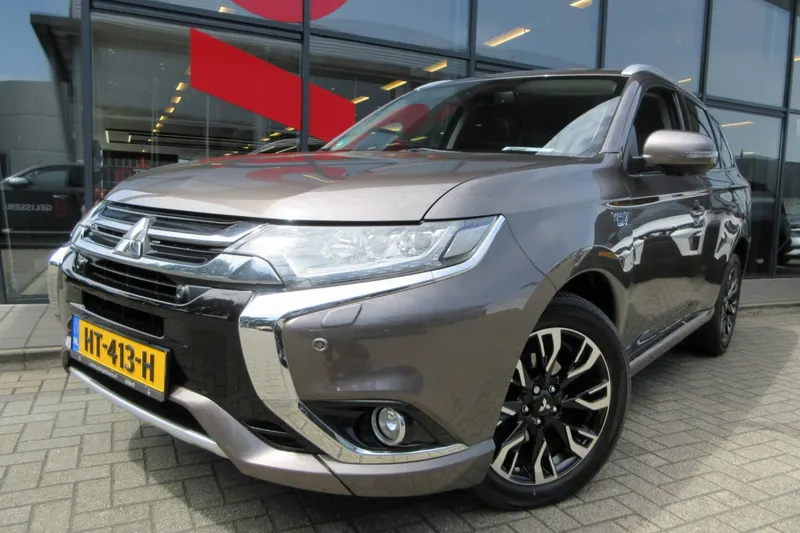 Mitsubishi Outlander (2015)