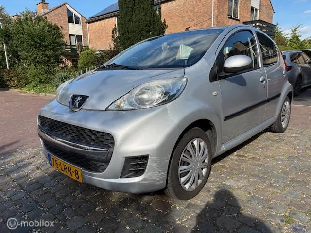 Peugeot 107 (2010) — foto 1