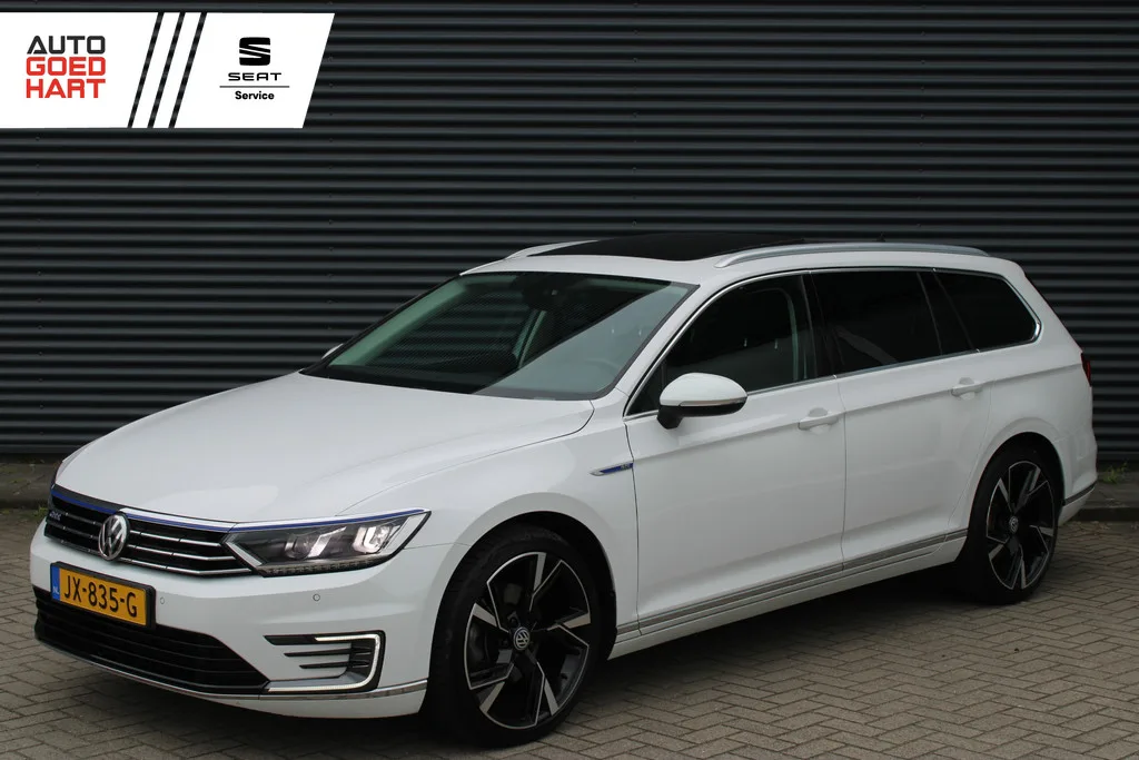 Volkswagen Passat (2016) — foto 1