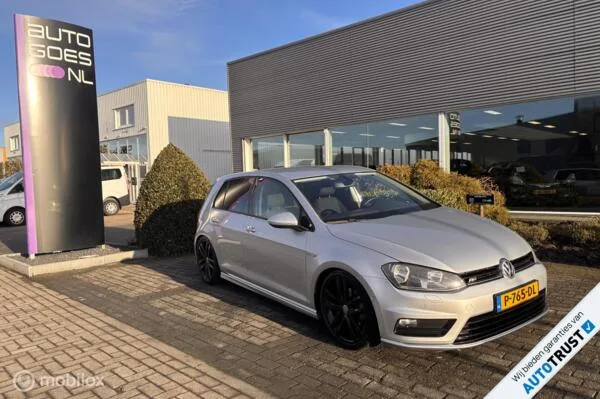 Volkswagen Golf (2022) — foto 1