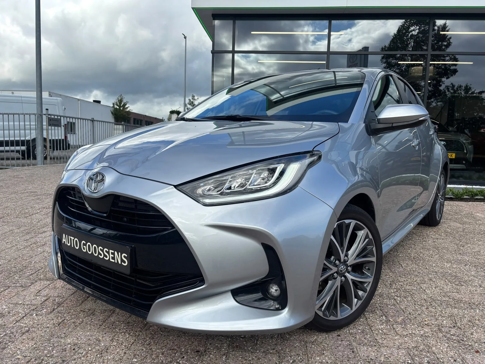 Toyota Yaris (2024) — foto 1