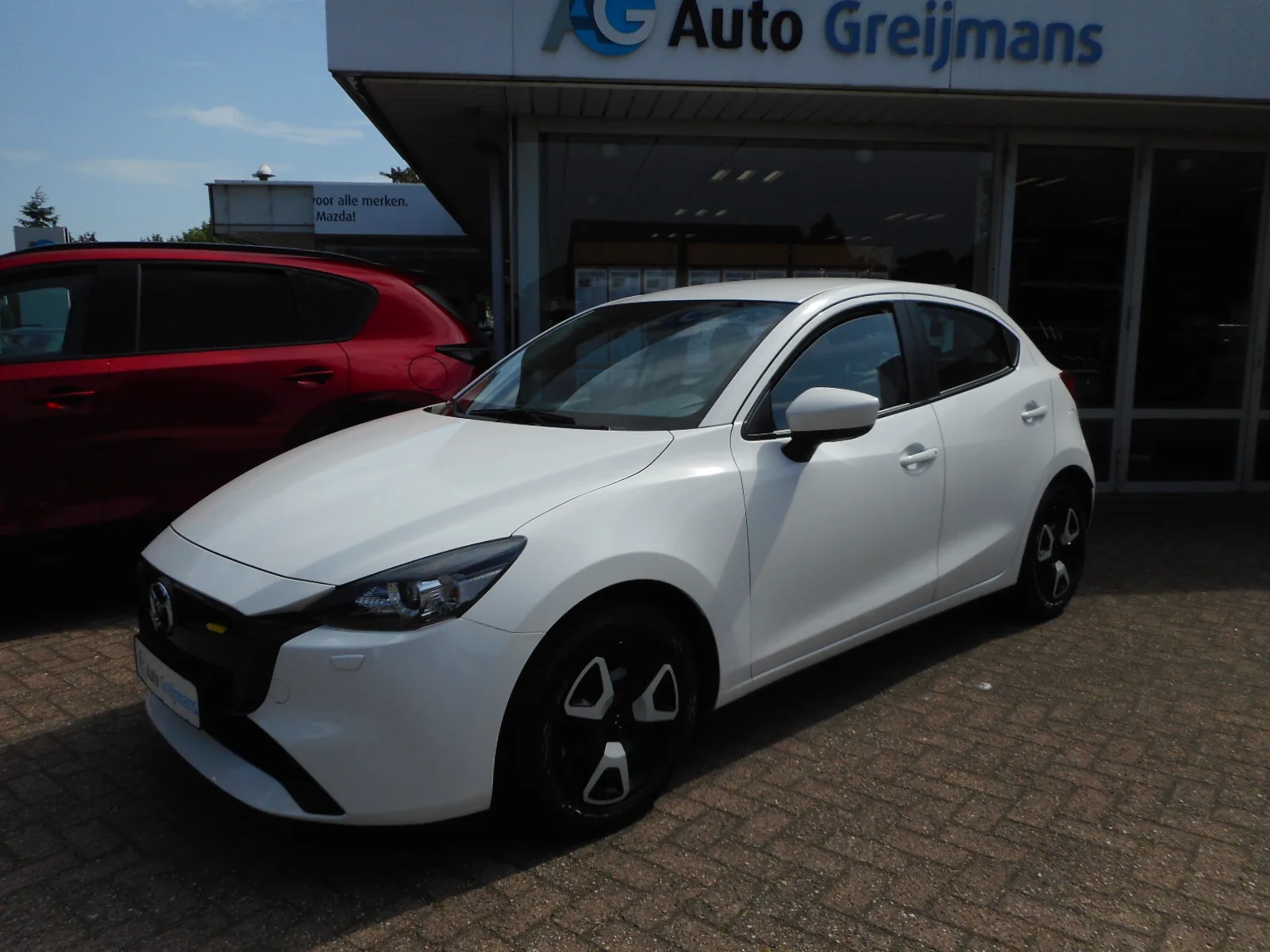 Mazda 2 (2023) — foto 1
