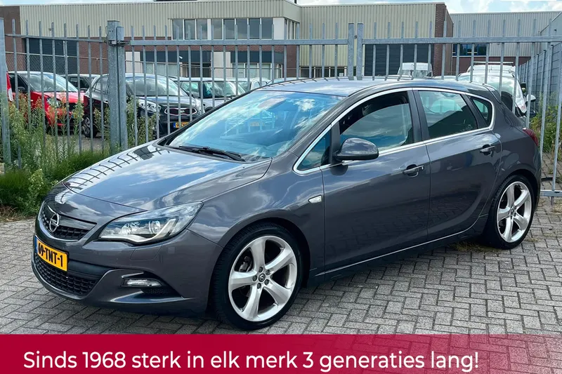 Opel Astra (2012)