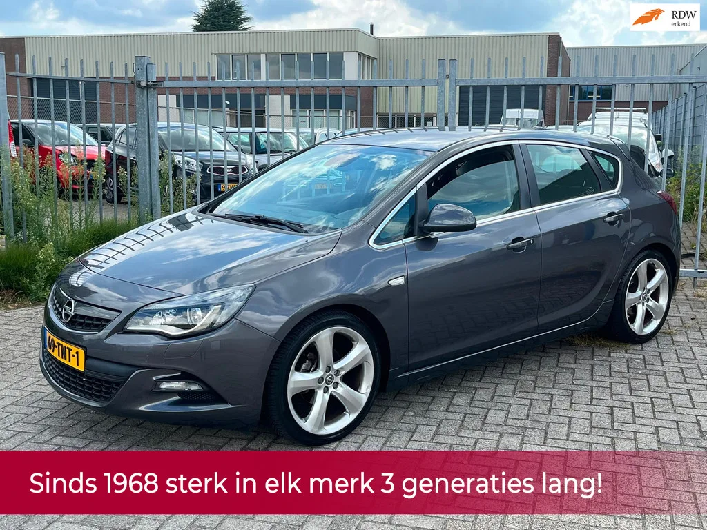 Opel Astra (2012) — foto 1