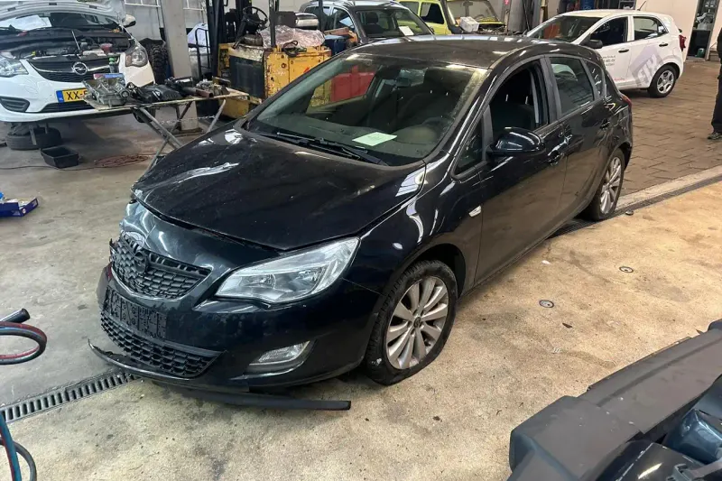 Opel Astra (2011)