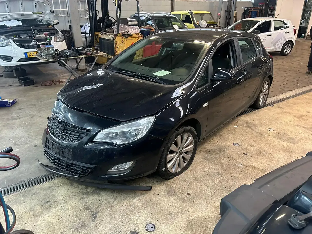 Opel Astra (2011) — foto 1