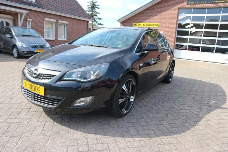 Opel Astra (2010)