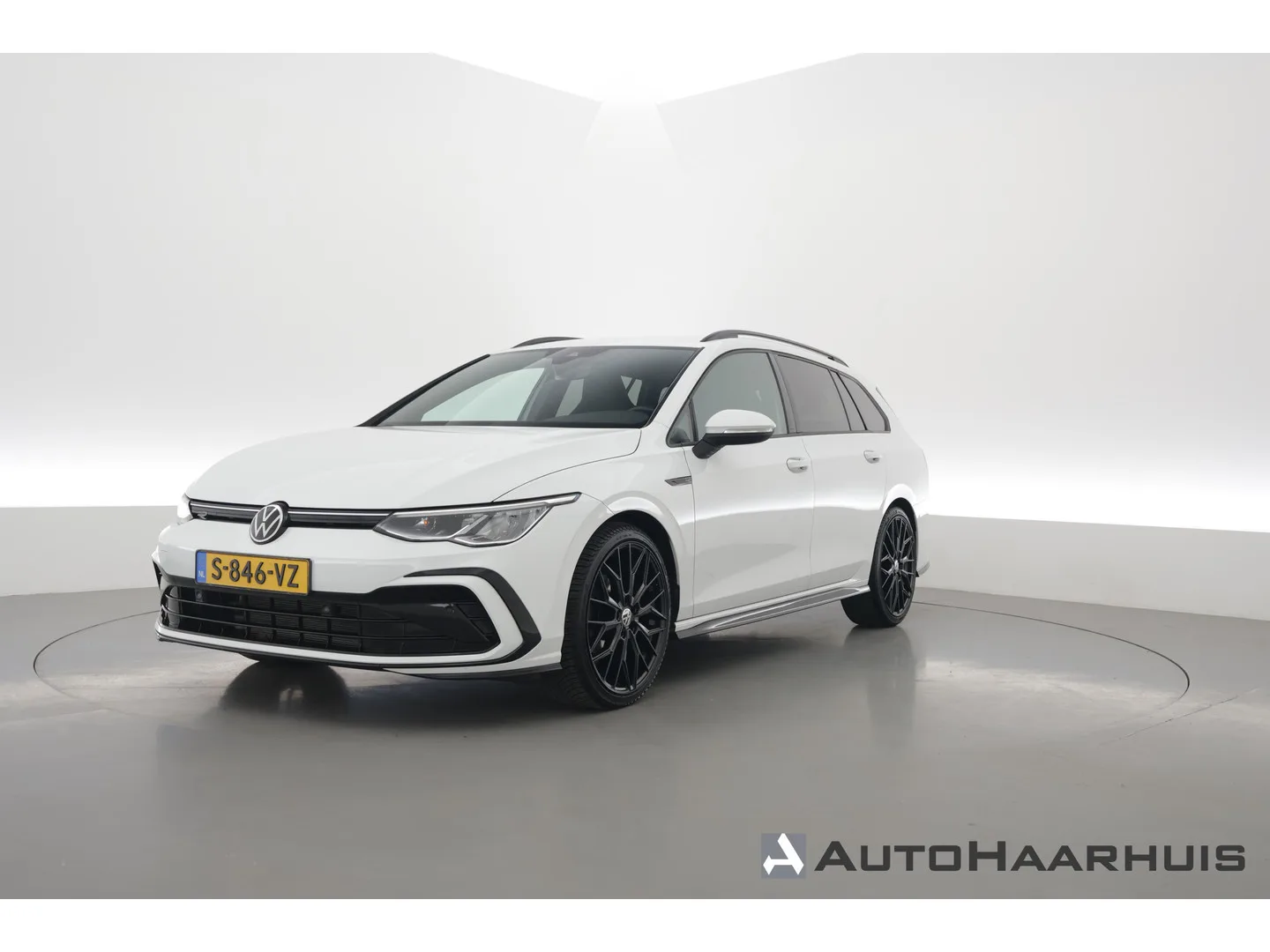 Volkswagen Golf (2022) — foto 1