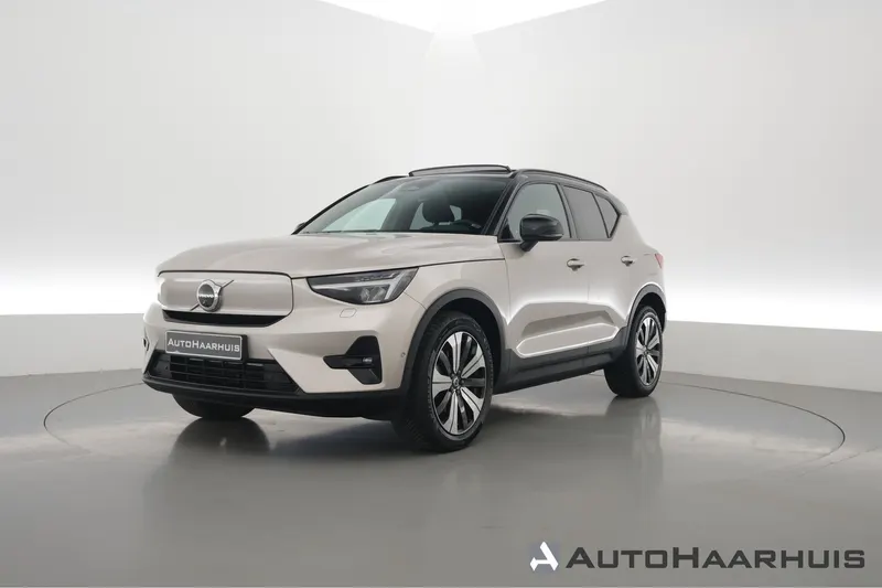 Volvo XC40 (2023)