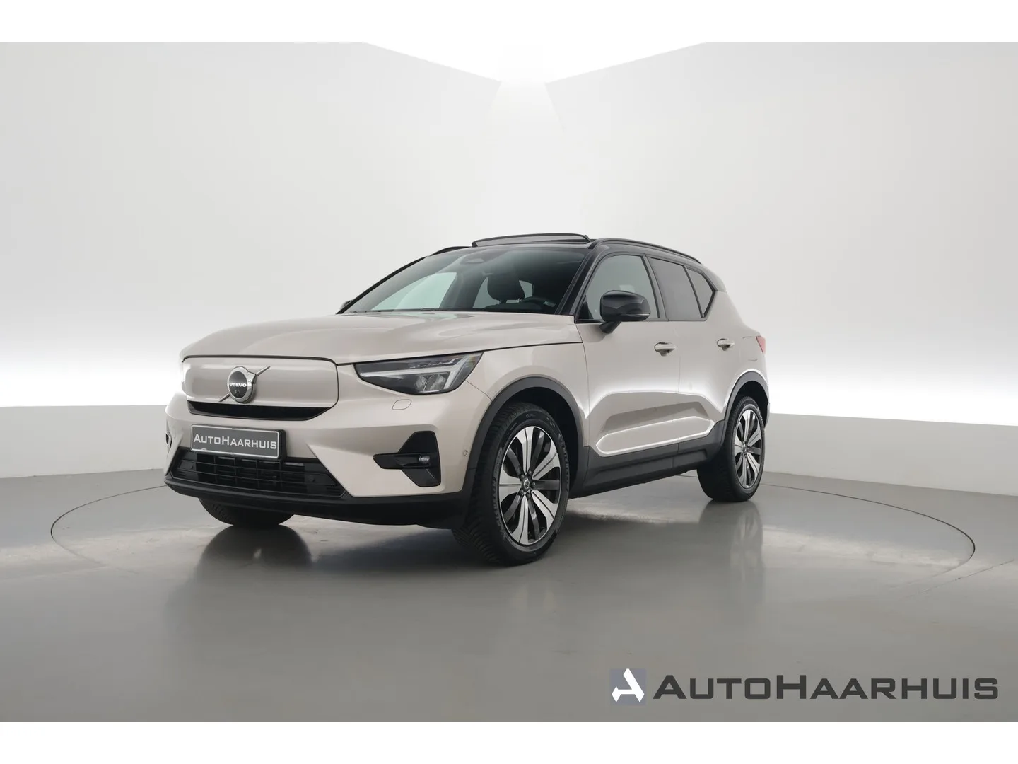 Volvo XC40 (2023) — foto 1