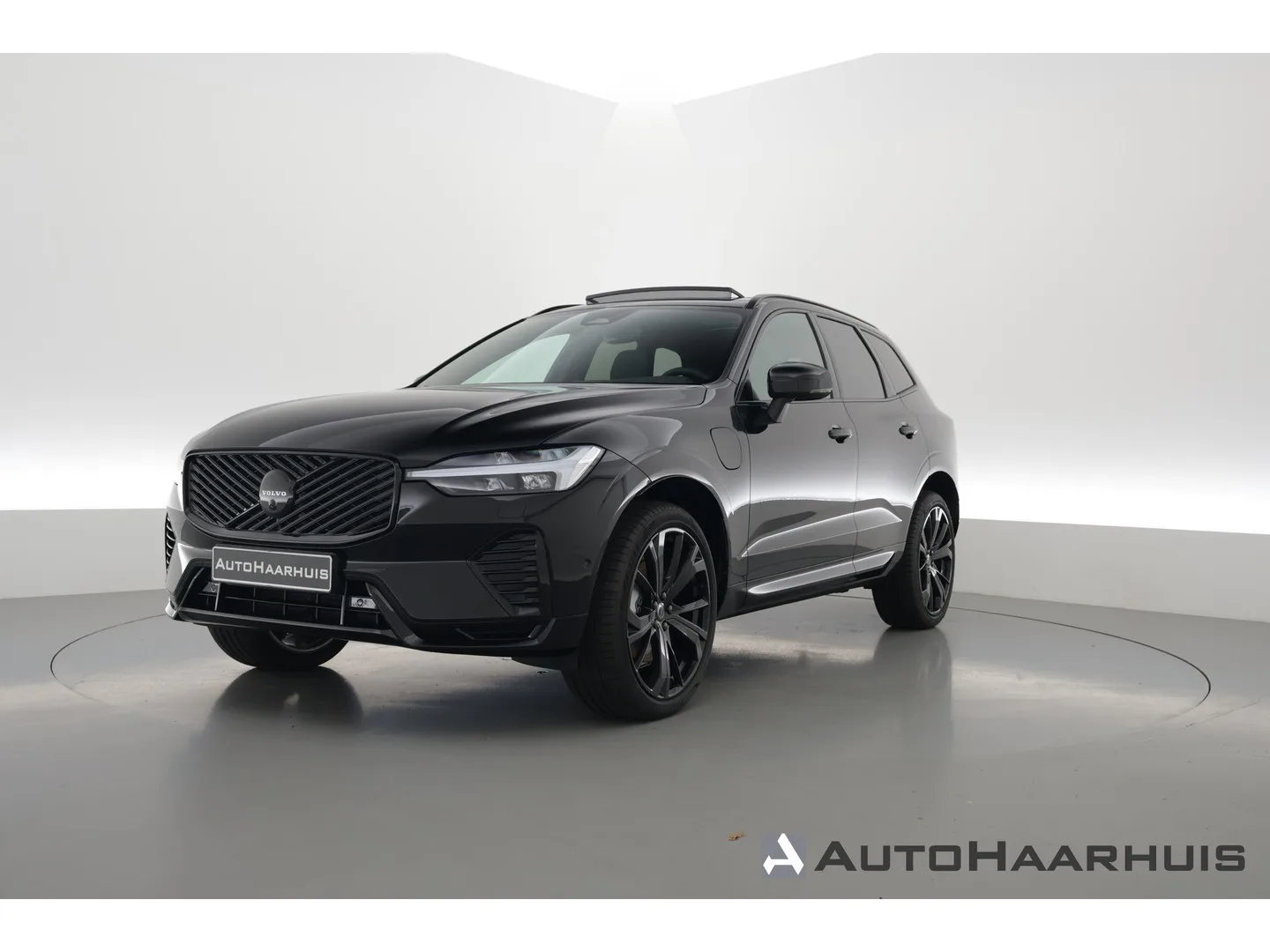 Volvo XC60 (2025) — foto 1