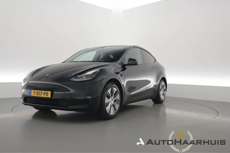 Tesla Model Y (2023)