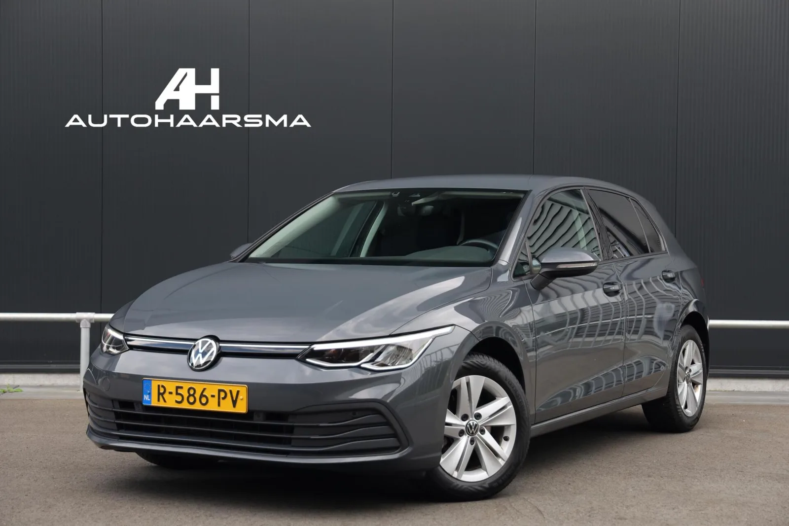 Volkswagen Golf (2022) — foto 1