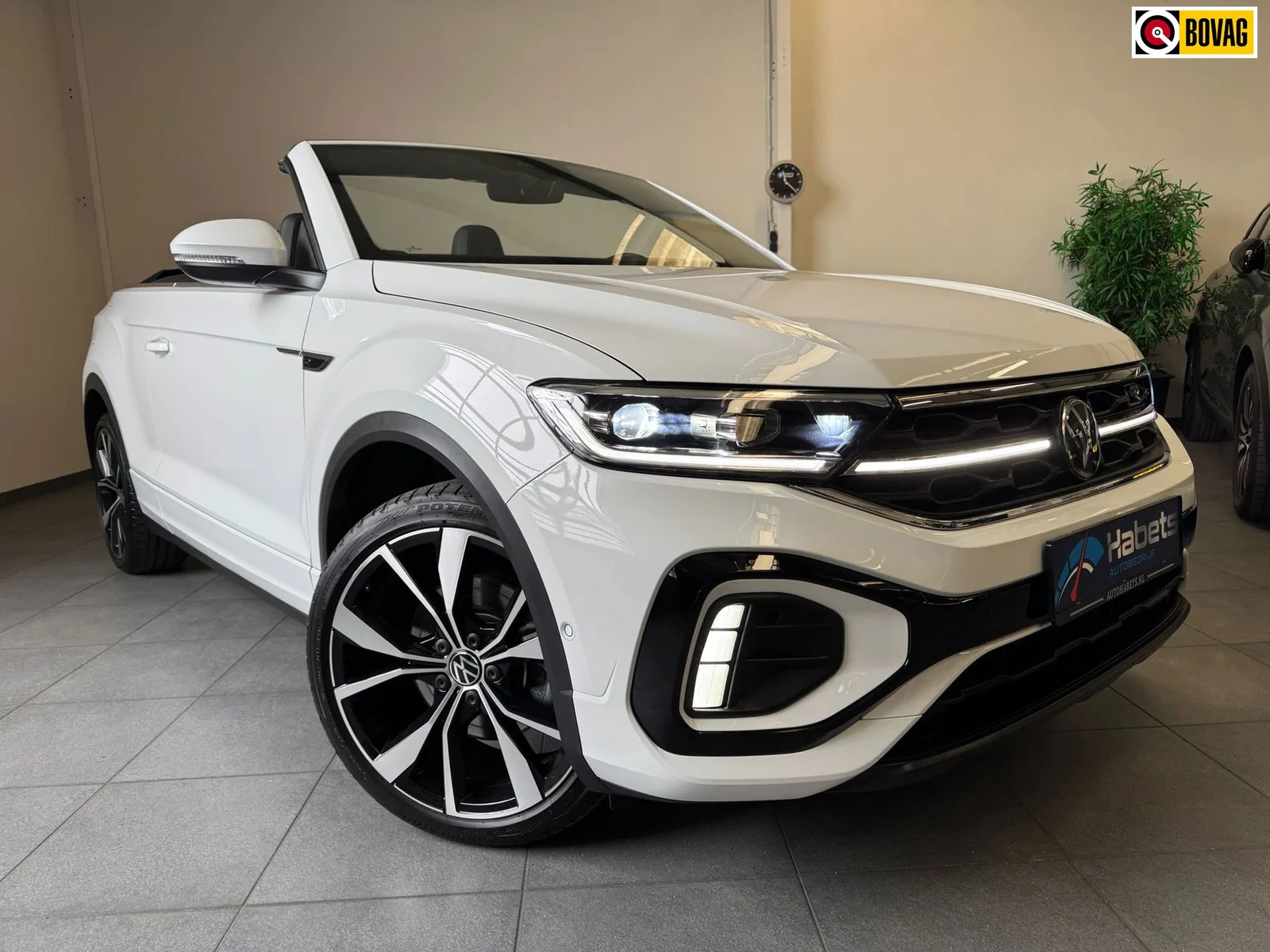 Volkswagen T-Roc (2023) — foto 1