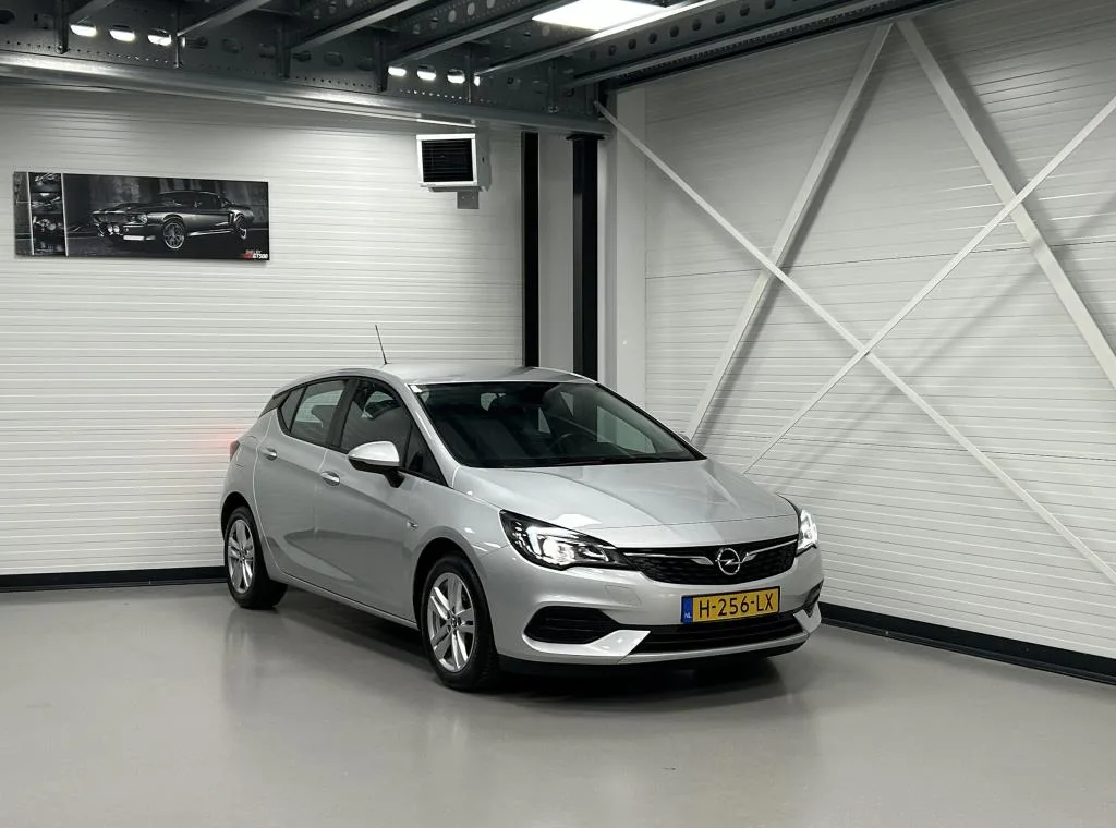Opel Astra (2020) — foto 1
