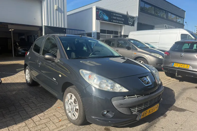 Peugeot 206+ (2011)