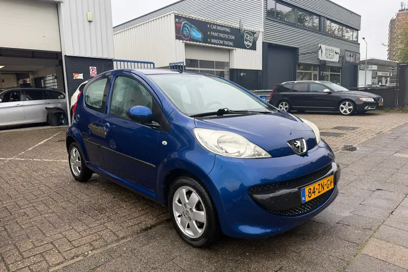 Peugeot 107 (2008)