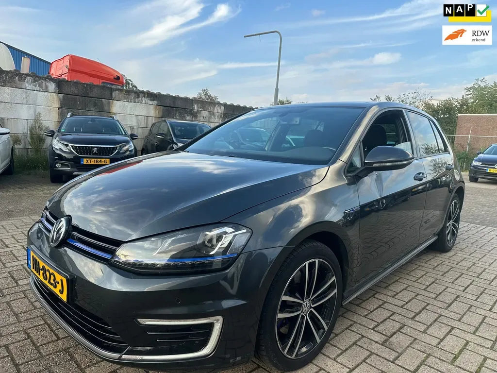 Volkswagen Golf (2015) — foto 1