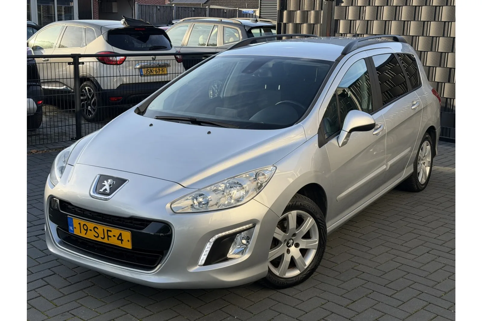 Peugeot 308 (2011) — foto 1