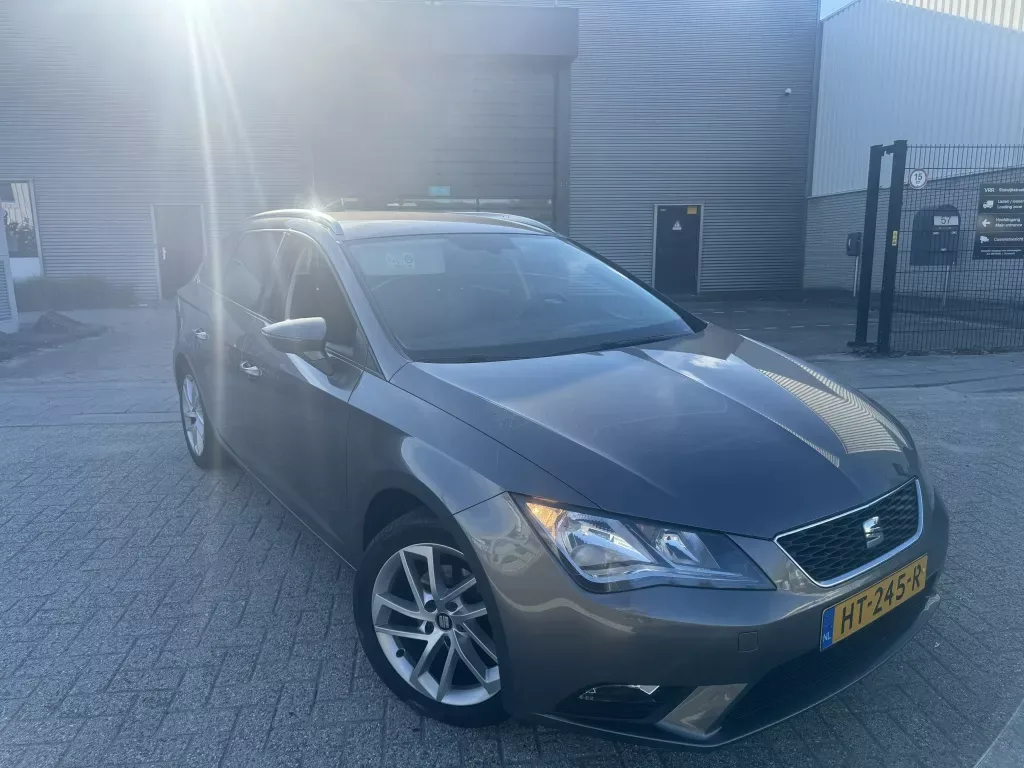 SEAT Leon (2015) — foto 1