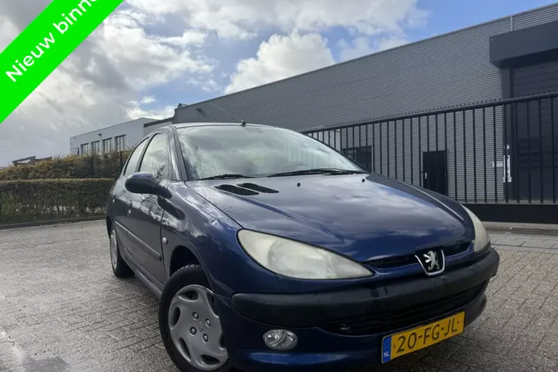 Peugeot 206 (2000)