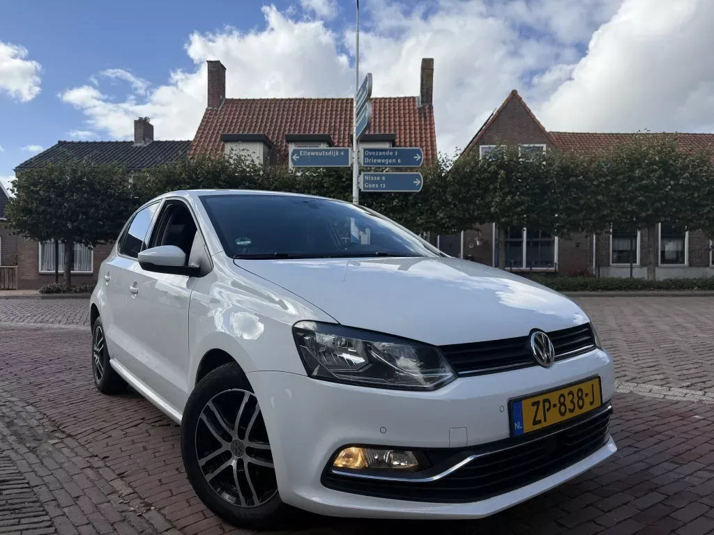 Volkswagen Polo (2015) — foto 1