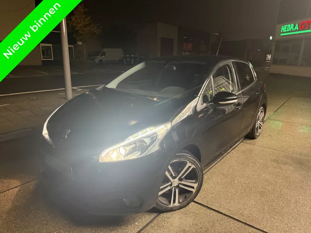 Peugeot 208 (2015) — foto 1