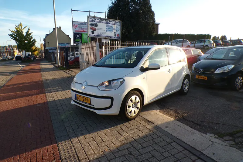 Volkswagen Up! (2015)