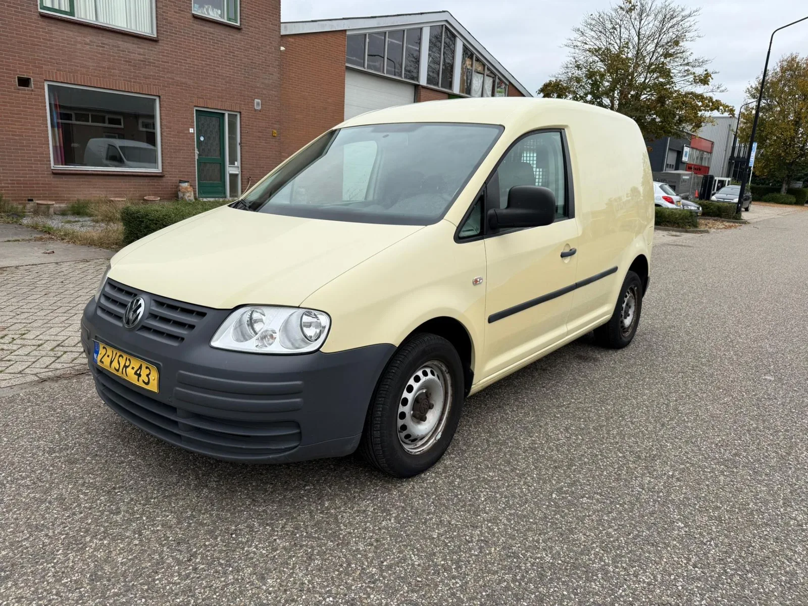 Volkswagen Caddy (2009) — foto 1